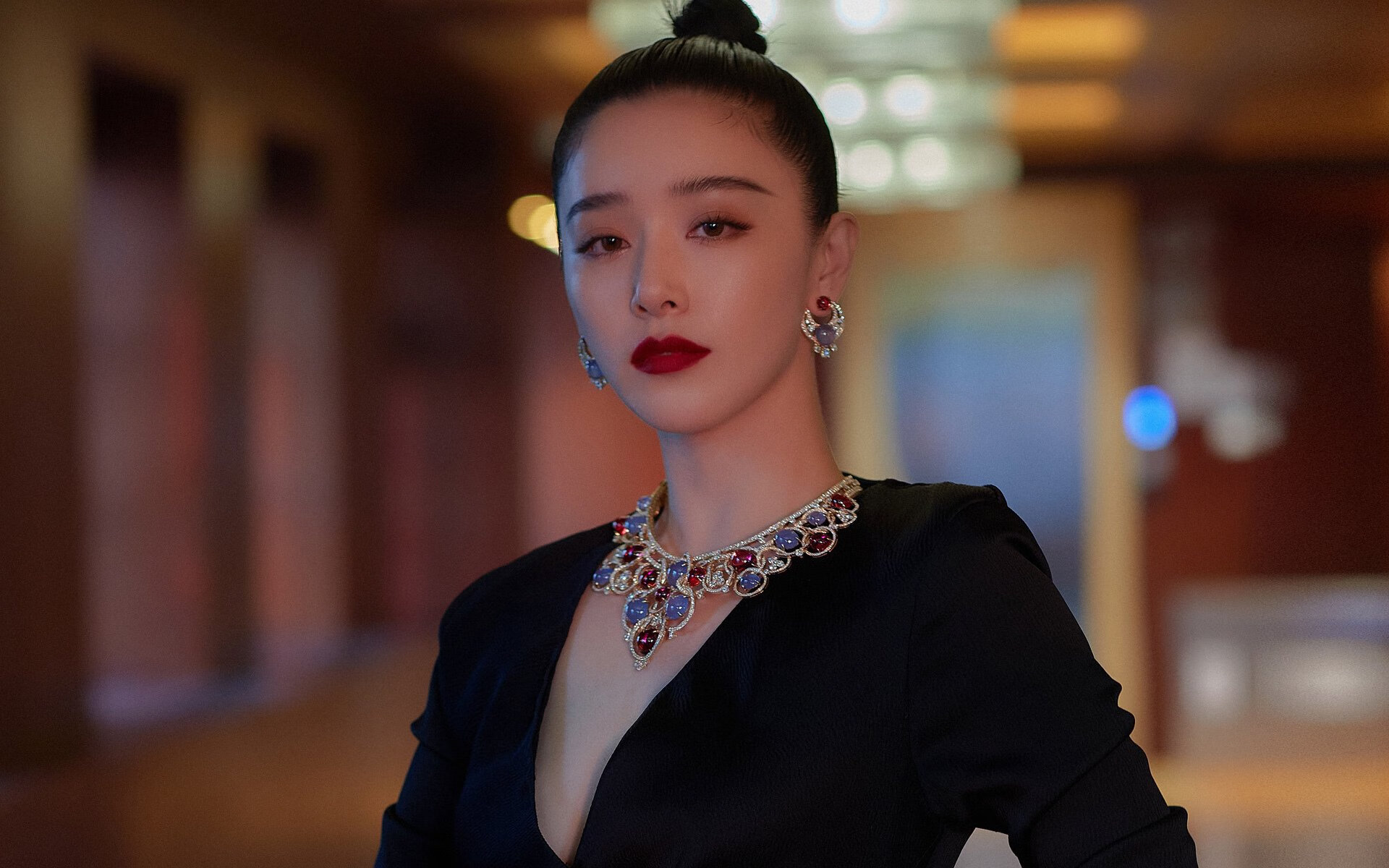 开云官方网站-伊朗波斯波利斯防守端表现稳健，伊朗 波斯